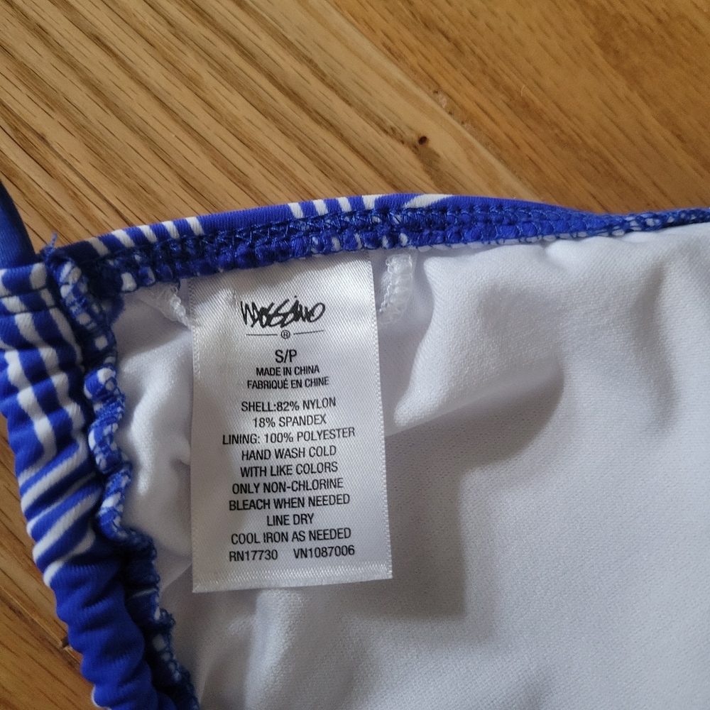 NWOT Mossimo Triangle Bikini Top - Picture 7 of 9
